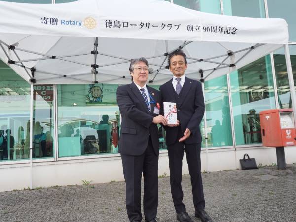 クラブ９０周年寄付事業　職場訪問・家族例会